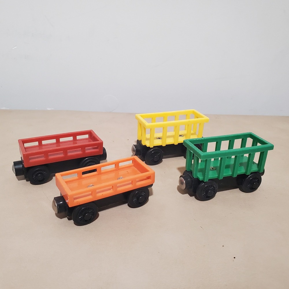 Thomas & Friends Wooden Railway Cargo Cars 4pc Set Y5194 Red Orange Yellow Green
